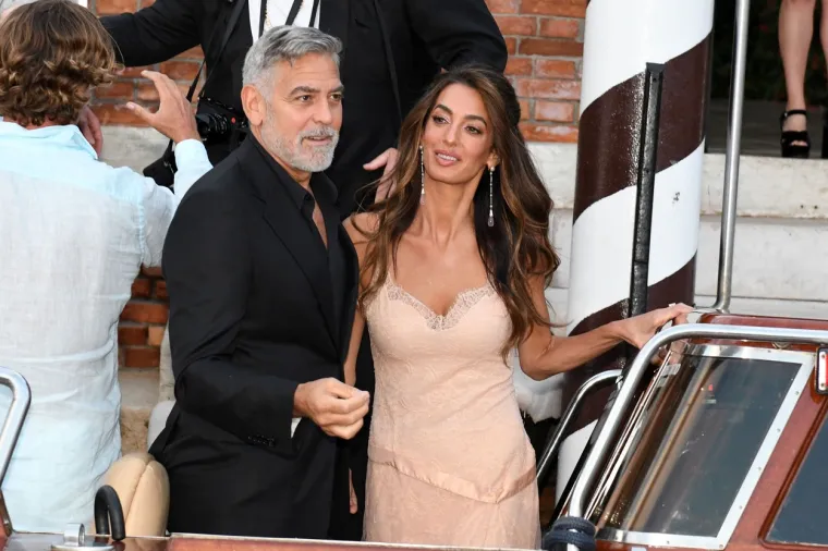 Vrijeme je stalo kad su se pojavili George i Amal Clooney: Ona lijepa i pametna, a on brižan, pažljiv i prezgodan
