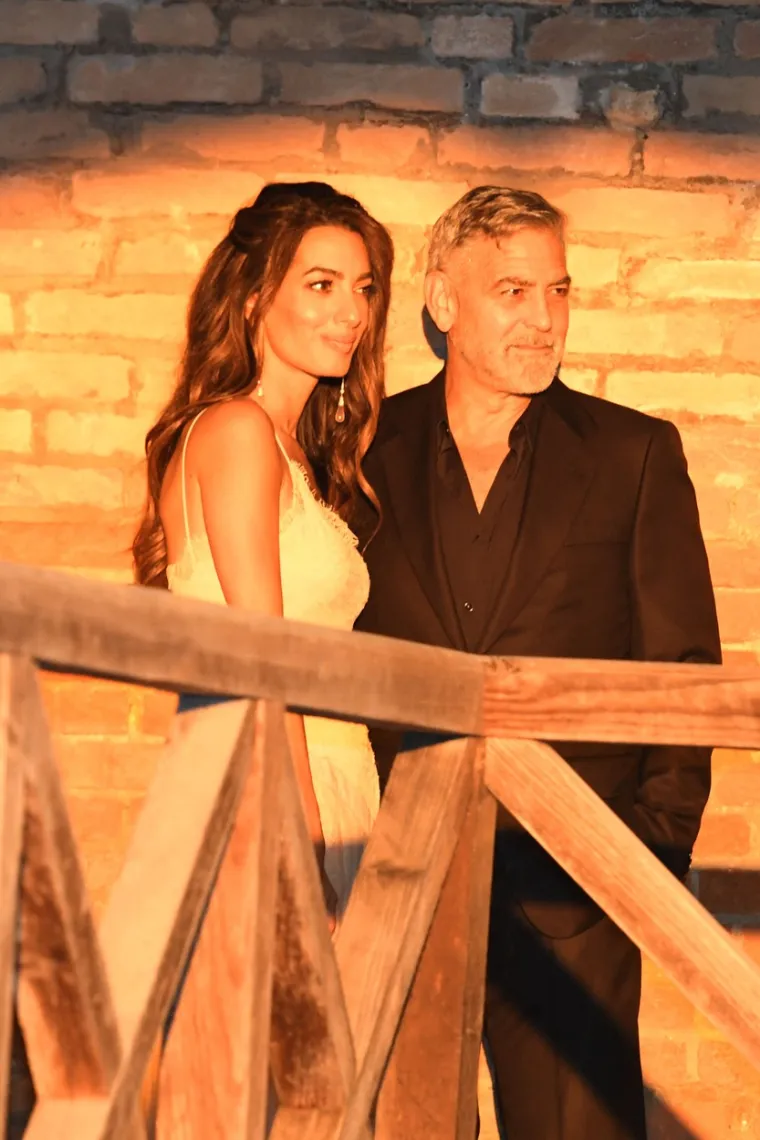 Vrijeme je stalo kad su se pojavili George i Amal Clooney: Ona lijepa i pametna, a on brižan, pažljiv i prezgodan