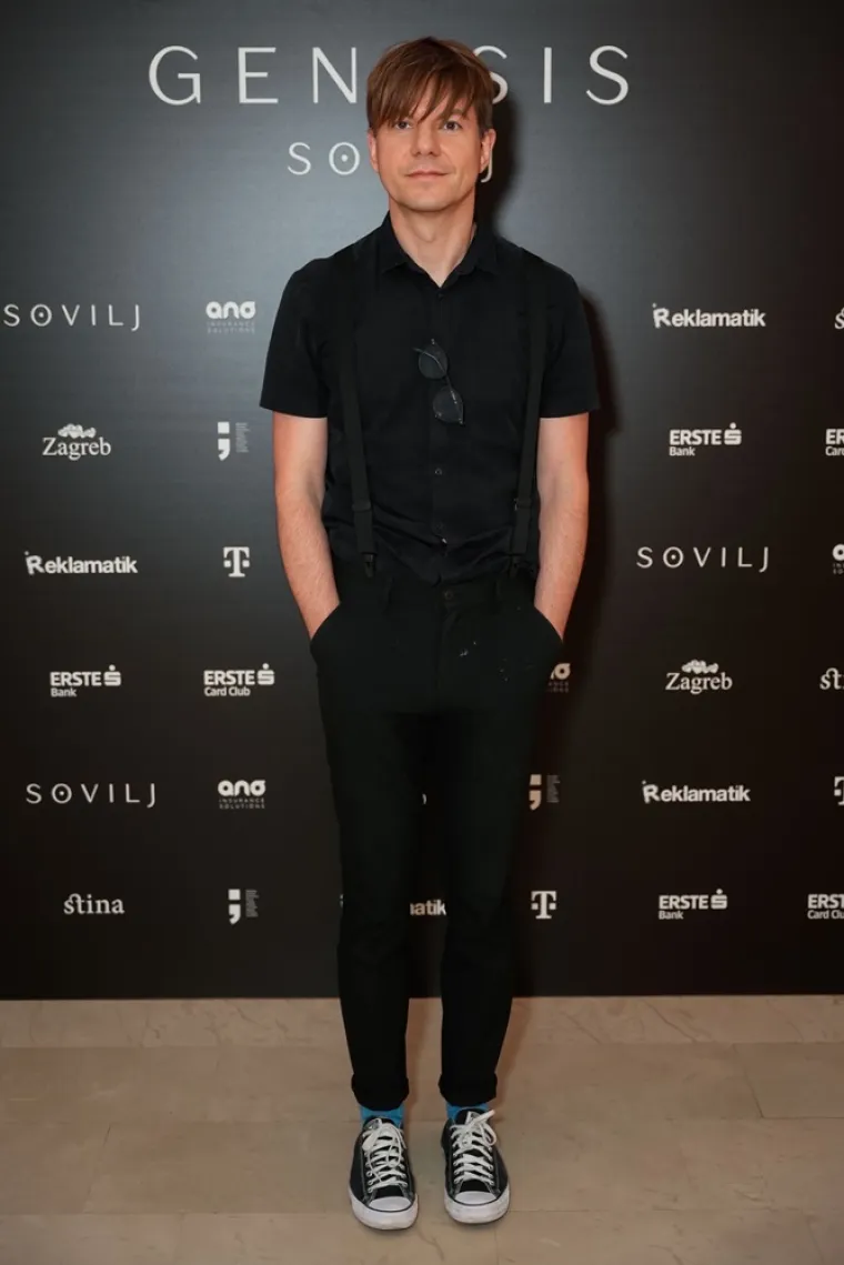 POSTANAK KROZ OČI NENADA SOVILJA &ndash; IZLOŽBA &bdquo;GENESIS&ldquo; ODU&Scaron;EVILA BROJNE POSJETITELJE VEĆ PRVOG DANA