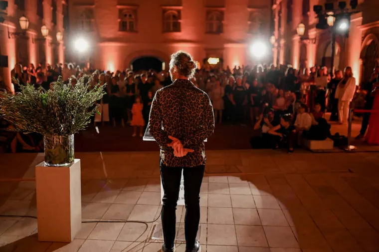 POSTANAK KROZ OČI NENADA SOVILJA &ndash; IZLOŽBA &bdquo;GENESIS&ldquo; ODU&Scaron;EVILA BROJNE POSJETITELJE VEĆ PRVOG DANA