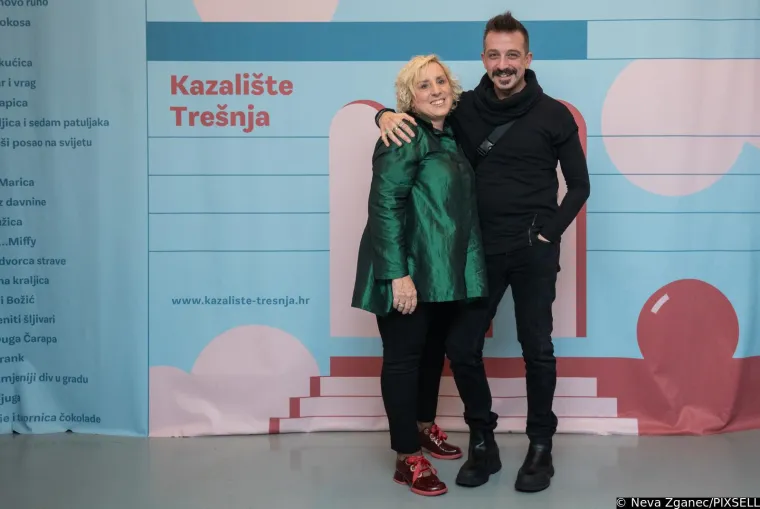 Predstava o Draženu Petroviću privukla je poznate Hrvate, ali svu pažnju odnijeli su razdragani Zlatko Mateša i njegova 30 godina mlađa ljubav