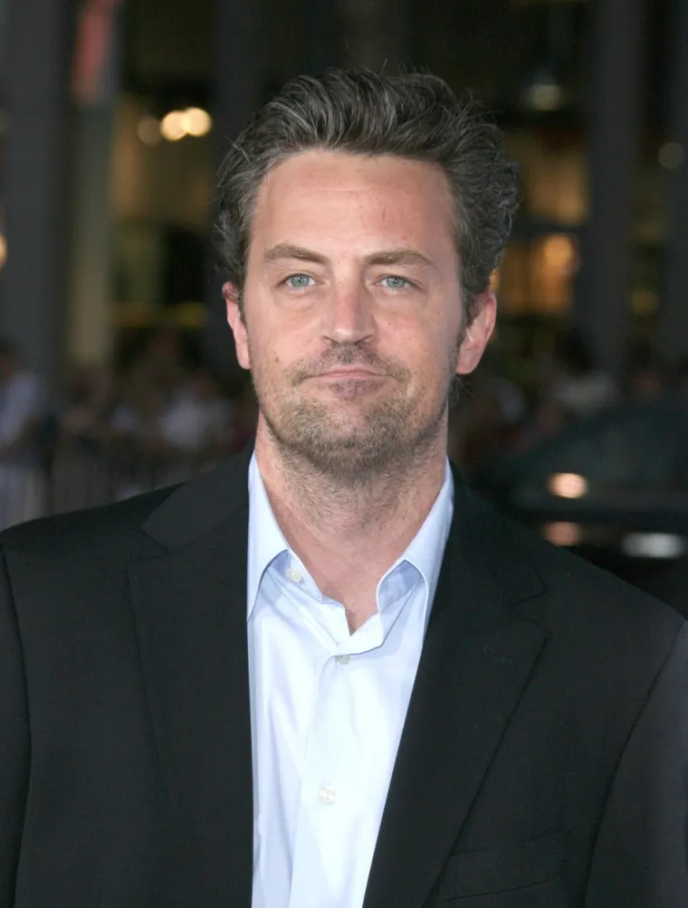 U svojoj je knjizi napisao da je prije snimanja imao nezgodu sa zubom. &ldquo;Zagrizao sam komad tosta premazan maslacem od kikirikija i svi gornji zubi su mi ispali. Da, svo&rdquo;, prisjetio se. &ldquo;Brzi odlazak zubaru bio je u kratkom roku &ndash; ja sam, na kraju krajeva, glumac i trebao bih imati sve zube u ustima, a ne u vrećici u džepu traperica&rdquo;, napisao je. &ldquo;Ali dogodila se katastrofa i bio je potreban veliki posao. Stomatolog mi je morao ukloniti svaki zub &mdash; uključujući i implantate koji su bili zabijeni u moju čeljust &mdash; i onda ih sve zamijeniti novima.&rdquo;