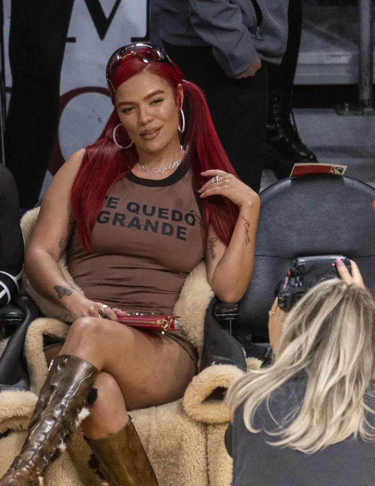 Neodoljiva Kolumbijka uhvaćena na plaži u tanga bikiniju i kroz glavu nam prolazi samo jedna riječ - bujno!