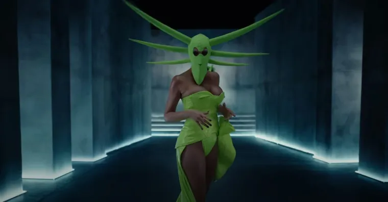 Malecka trakica trebala bi osigurati cijelo međunožje? A sada pogledajte dolje, ovo se nijedna prije nije usudila!