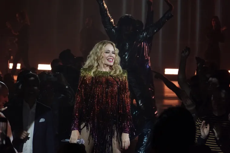 Kylie Minogue se vratila - i ostavlja bez daha! Tijekom nastupa promijenila je nekoliko kostima, i u svima izgledala nevjerojatno seksi