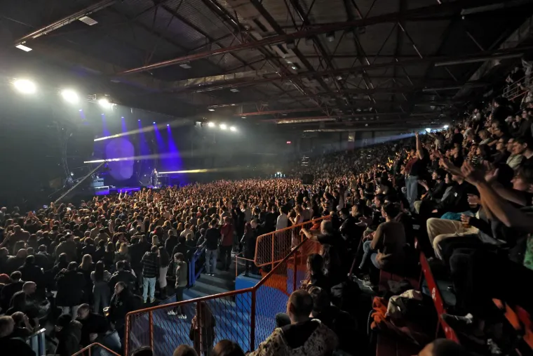 Vojko V apsolutno razvalio Dom sportova: Pogledajte što je sve radio na stageu i fenomenalnu atmosferu