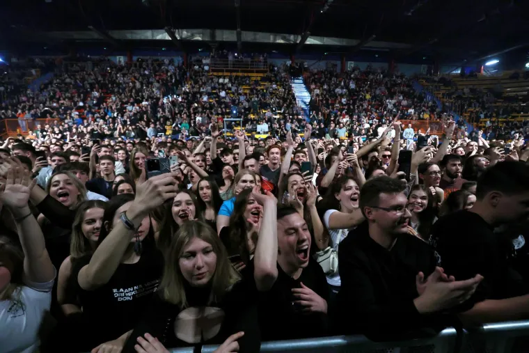 Vojko V apsolutno razvalio Dom sportova: Pogledajte što je sve radio na stageu i fenomenalnu atmosferu