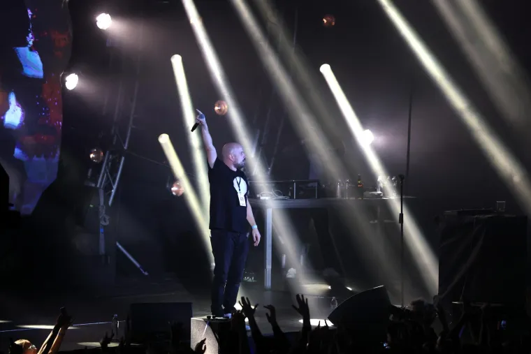 Vojko V apsolutno razvalio Dom sportova: Pogledajte &scaron;to je sve radio na stageu i fenomenalnu atmosferu