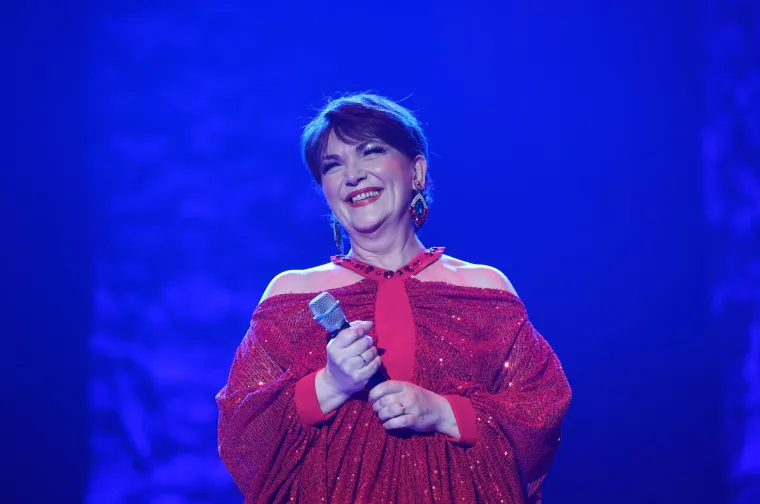Prekrasna Zorica Kondža u crvenom priredila koncert za pamćenje u Koncertnoj dvorani 'Vatroslava Lisinskog'