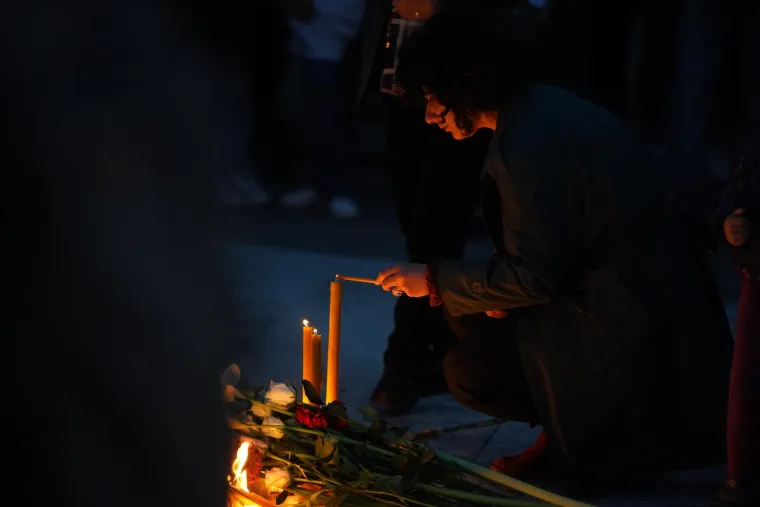 Seksi influencerica privukla pažnju kreacijom izrezanom na guzi, a Neda Ukraden zablistala u klasičnom odijelu