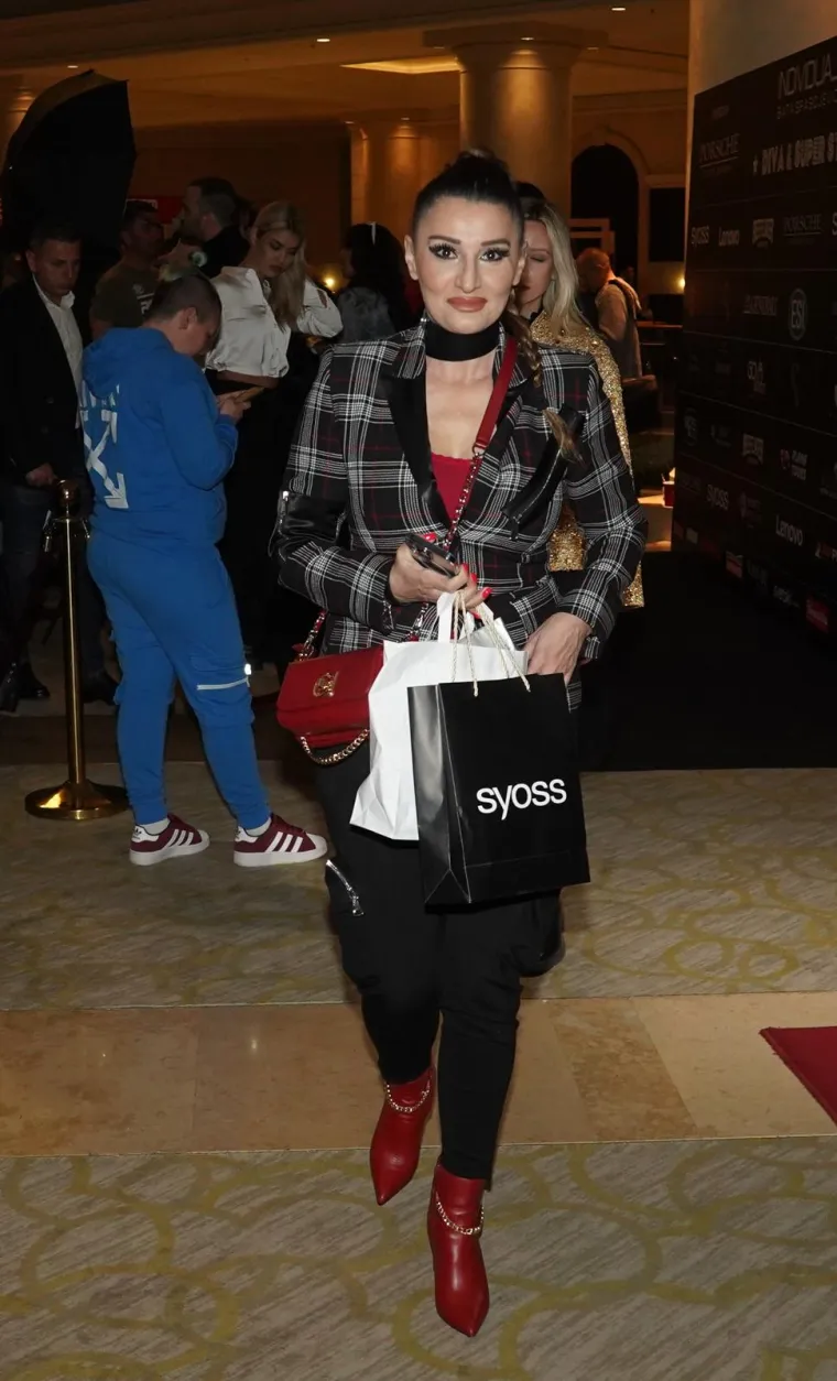 Pjevačica Mira &Scaron;korić (53)