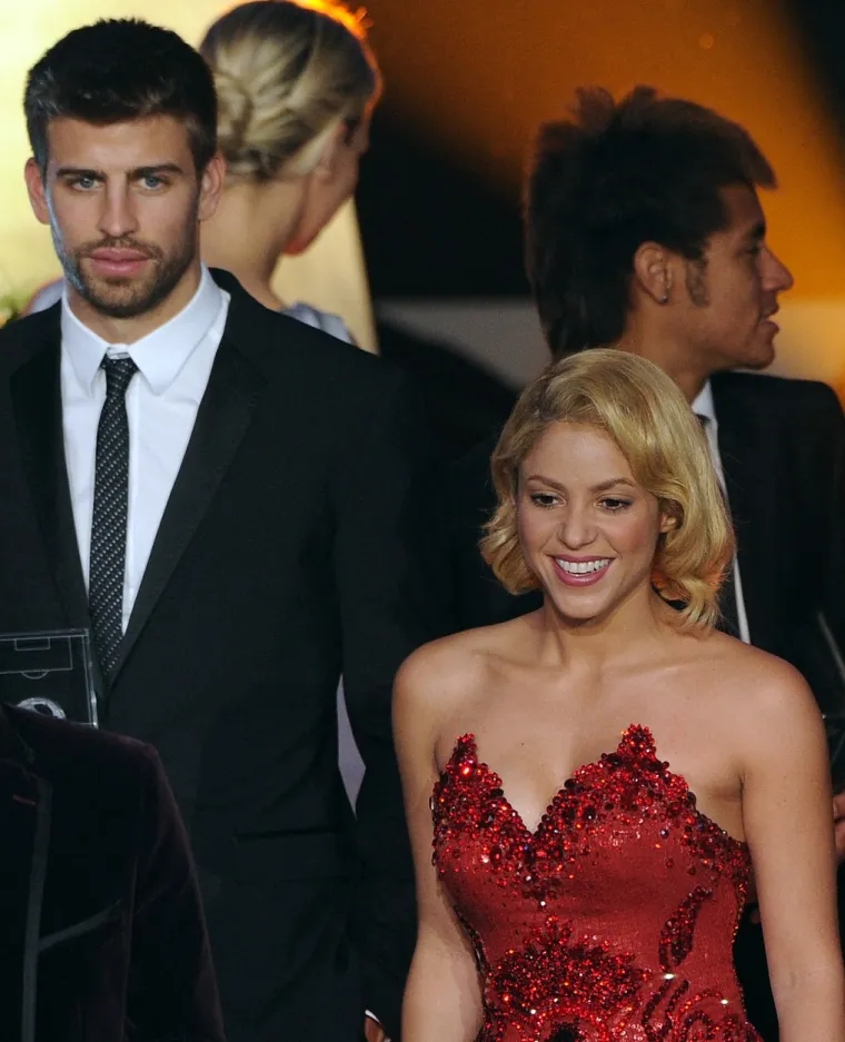 Pjevačicu se sa Španjolskom povezivalo od prije 11 godina kada je započela vezu s danas umirovljenim nogometašem Gerardom Piqueom. Shakira i Pique imaju dvoje djece te su zajedno živjeli u Barceloni sve do prošle godine, kada su odlučili krenuti svatko svojim putem.