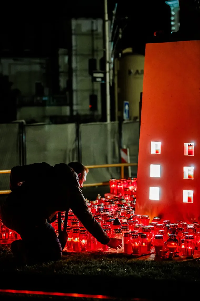 Hrvatska se prisjeća vukovarske žrtve: U Splitu uoči spomendana zapaljeno mno&scaron;tvo svijeća i lampiona