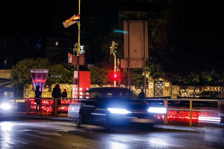 Hrvatska se prisjeća vukovarske žrtve: U Splitu uoči spomendana zapaljeno mno&scaron;tvo svijeća i lampiona
