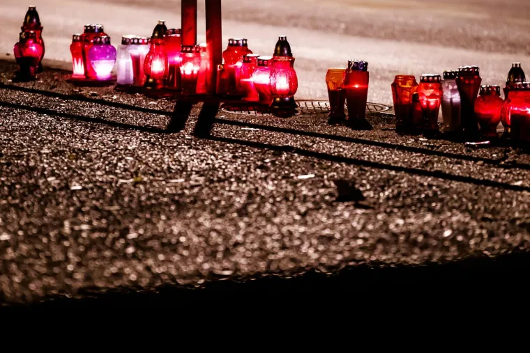 Hrvatska se prisjeća vukovarske žrtve: U Splitu uoči spomendana zapaljeno mno&scaron;tvo svijeća i lampiona