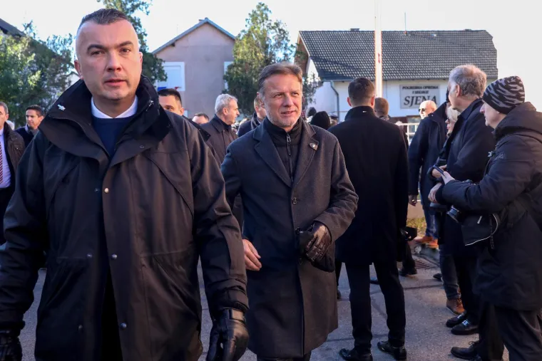 Državni vrh sjatio se u Vukovar: Da je Vukovar konstantna točka prijepora jasno se vidi i na ovim fotografijama