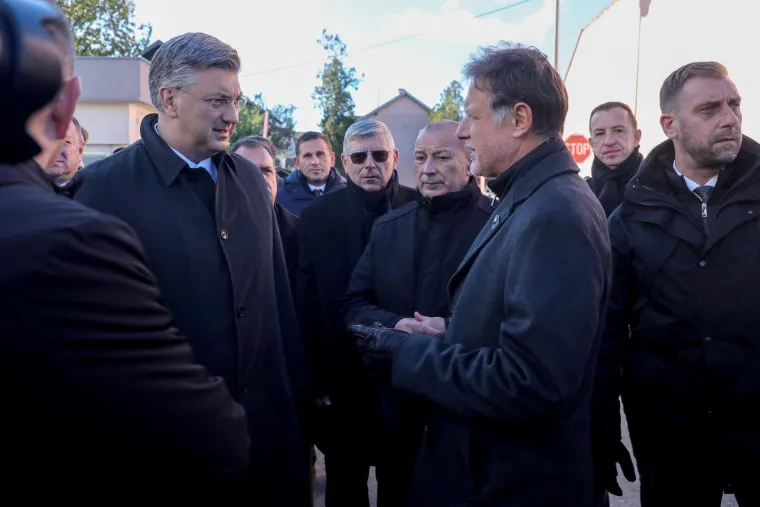 Državni vrh sjatio se u Vukovar: Da je Vukovar konstantna točka prijepora jasno se vidi i na ovim fotografijama