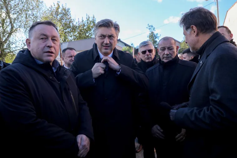 Državni vrh sjatio se u Vukovar: Da je Vukovar konstantna točka prijepora jasno se vidi i na ovim fotografijama