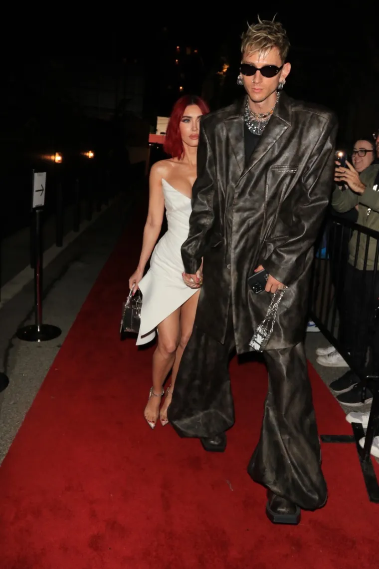 Megan Fox izgleda kao milijun dolara u ovoj haljini, ali ruku pod ruku s Kellyjem, pomalo ju je tužno gledati