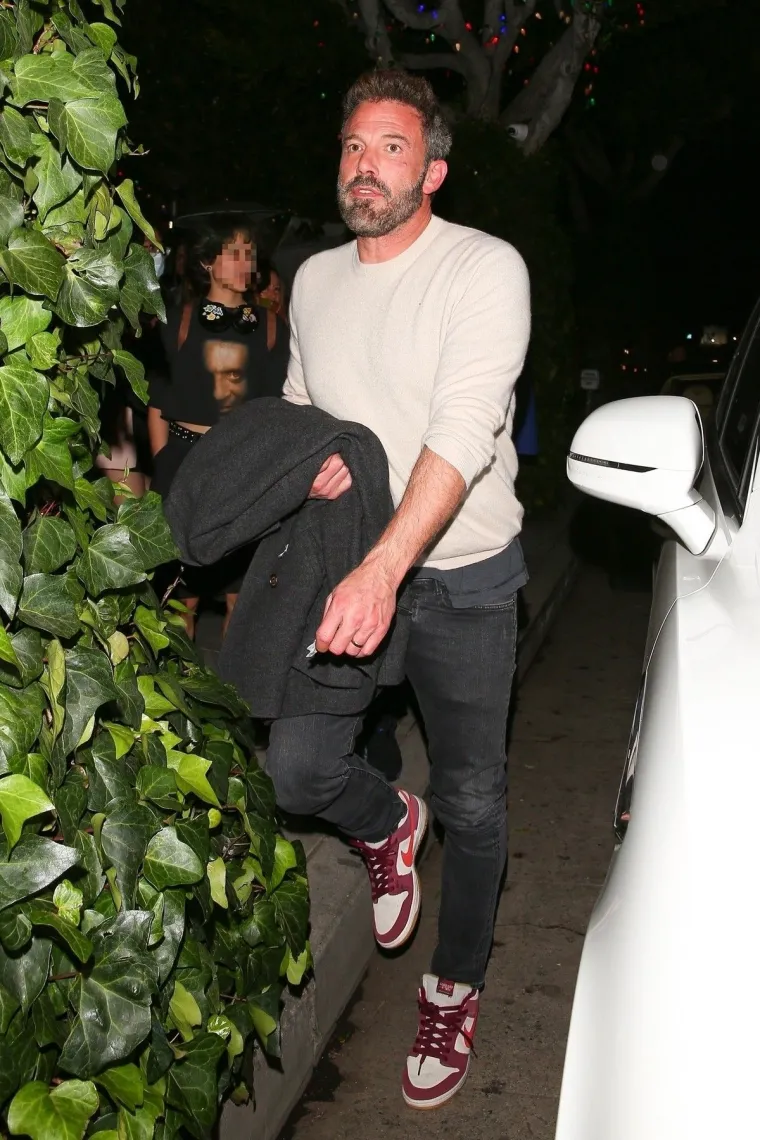 J.Lo zasjala u haljini od 5000 dolara, ali njezin mužić samo &scaron;to nije zaplakao: Benovi izrazi lica već su zabrinjavajući