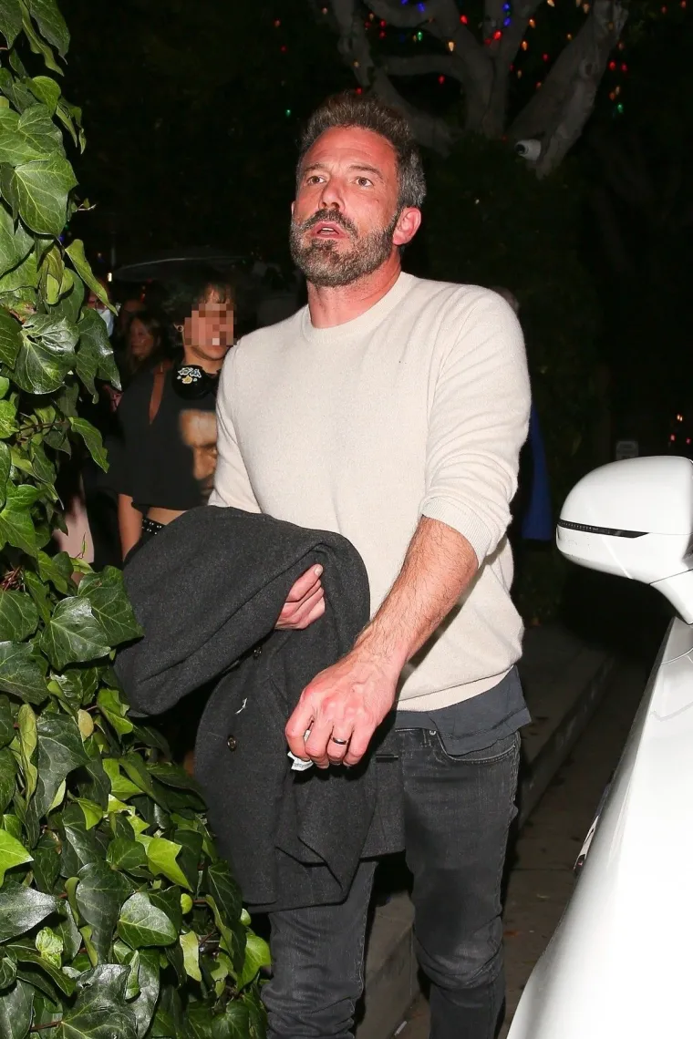 J.Lo zasjala u haljini od 5000 dolara, ali njezin mužić samo &scaron;to nije zaplakao: Benovi izrazi lica već su zabrinjavajući