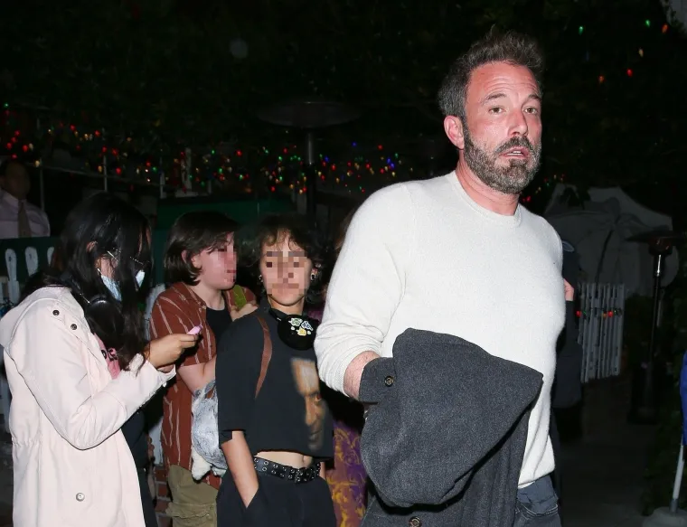 J.Lo zasjala u haljini od 5000 dolara, ali njezin mužić samo &scaron;to nije zaplakao: Benovi izrazi lica već su zabrinjavajući