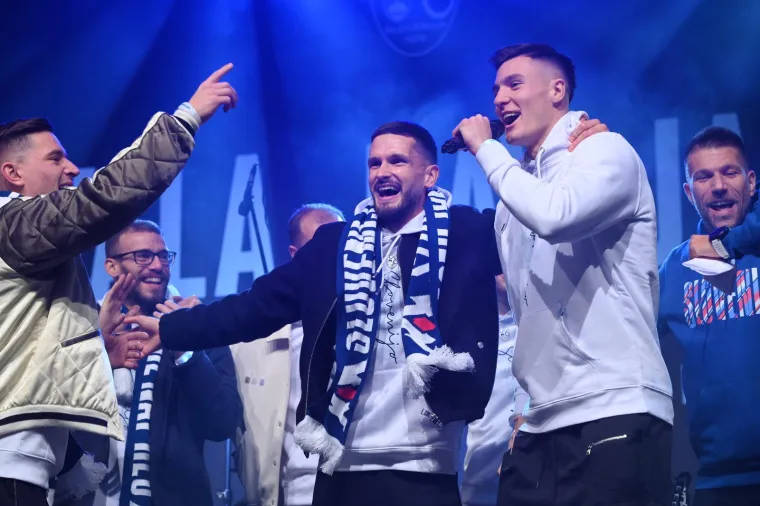 Slovenija je nakon 24 godine opet na Europskom prvenstvu: U centru Ljubljane veličanstven doček nogometa&scaron;a