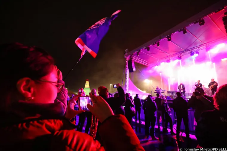 Sve je spremno za spektakl na Maksimiru: 'Ludnica' je krenula, a atraktivne djevojke su ukrale svu pažnju