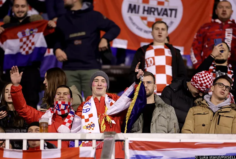 Maksimir 'gori': Pogledajte kako izgledaju tribine, jedna misteriozna ljepotica sa zastavom Armenije privukla veliku pažnju