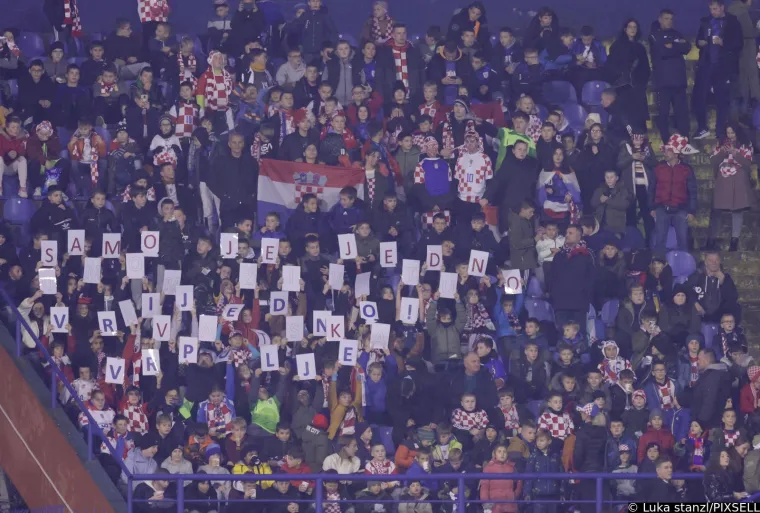 Maksimir 'gori': Pogledajte kako izgledaju tribine, jedna misteriozna ljepotica sa zastavom Armenije privukla veliku pažnju