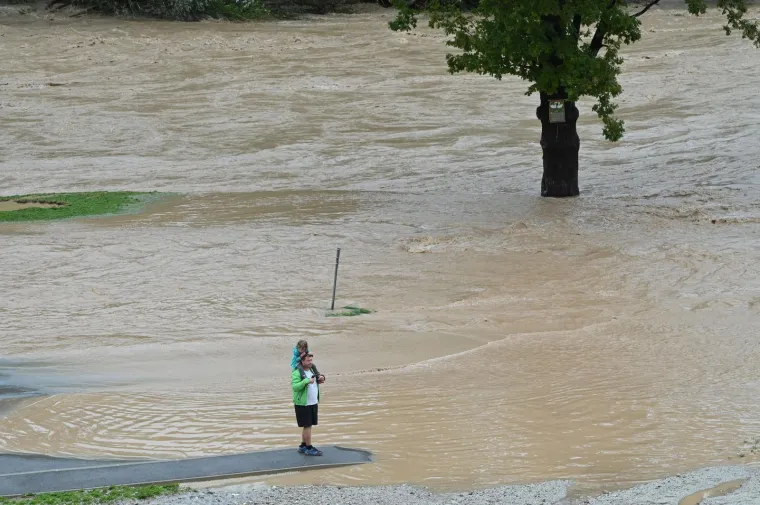 Slovenija je nakon 24 godine opet na Europskom prvenstvu: U centru Ljubljane veličanstven doček nogometa&scaron;a