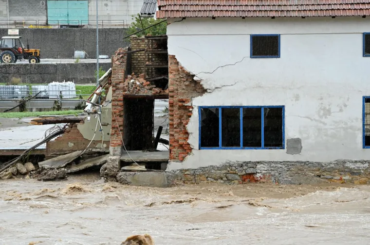 Slovenija je nakon 24 godine opet na Europskom prvenstvu: U centru Ljubljane veličanstven doček nogometa&scaron;a