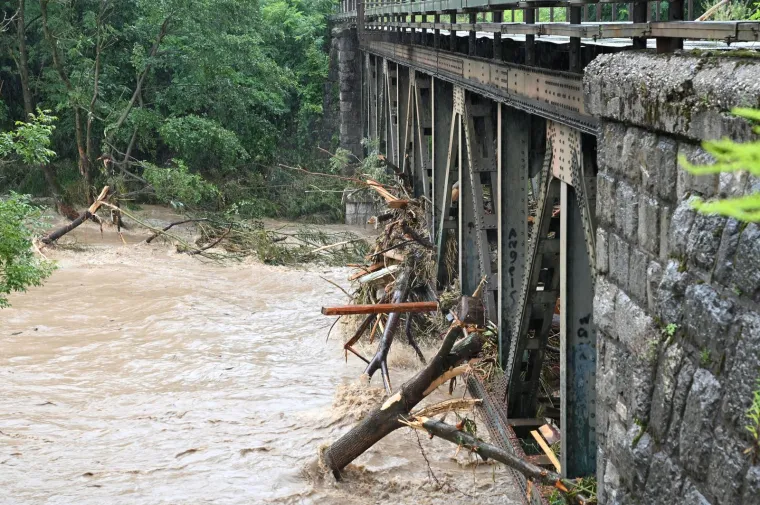 Slovenija je nakon 24 godine opet na Europskom prvenstvu: U centru Ljubljane veličanstven doček nogometa&scaron;a