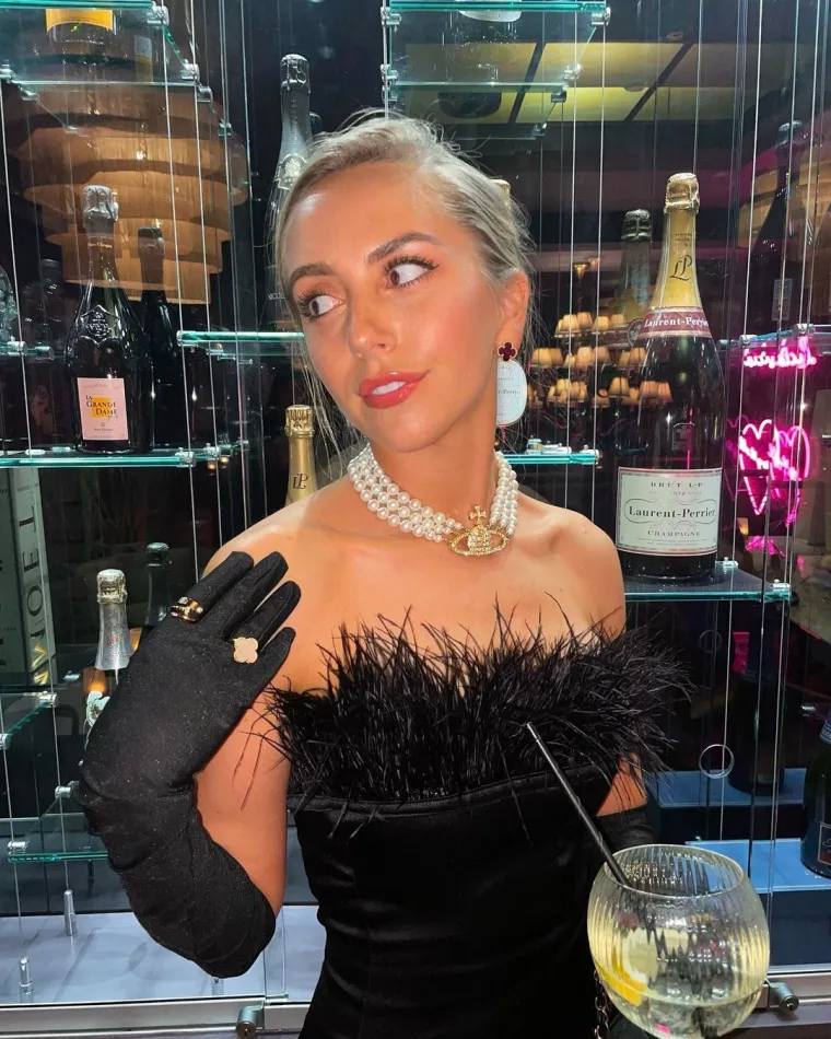 Miley Cyrus prošla je kroz turbulentno odrastanje, nije imala sreće ni u ljubavi: Bivši muž ju je prevario, a i dalje ga ne može preboljeti