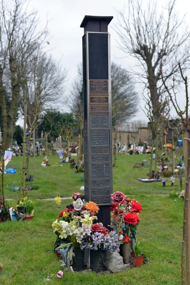 Obožavatelji već 21 godinu  žele odati počast na posljednjem počivali&scaron;tu Freddieja Mercuryja u Londonu