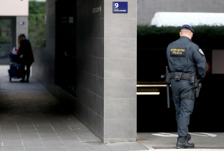 Zagreb: Policija ispred zgrade u blizini Kvatrića gdje je u tijeku pretres
