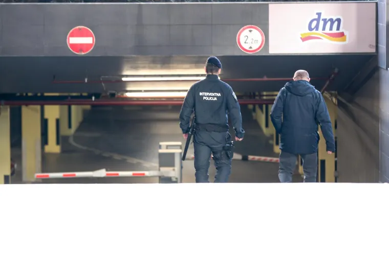 Zagreb: Policija ispred zgrade u blizini Kvatrića gdje je u tijeku pretres