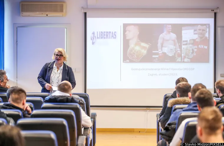 Mirko Filipović napunio dvoranu i dijelio svoje znanje: Pogledajte u kakvoj se ulozi naš Crocop našao