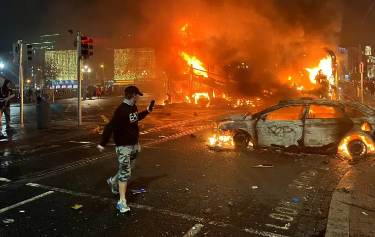 FOTO Nestvarne scene u Dublinu! Policija: 'Potpuna huliganska luđačka frakcija' pljačka trgovine