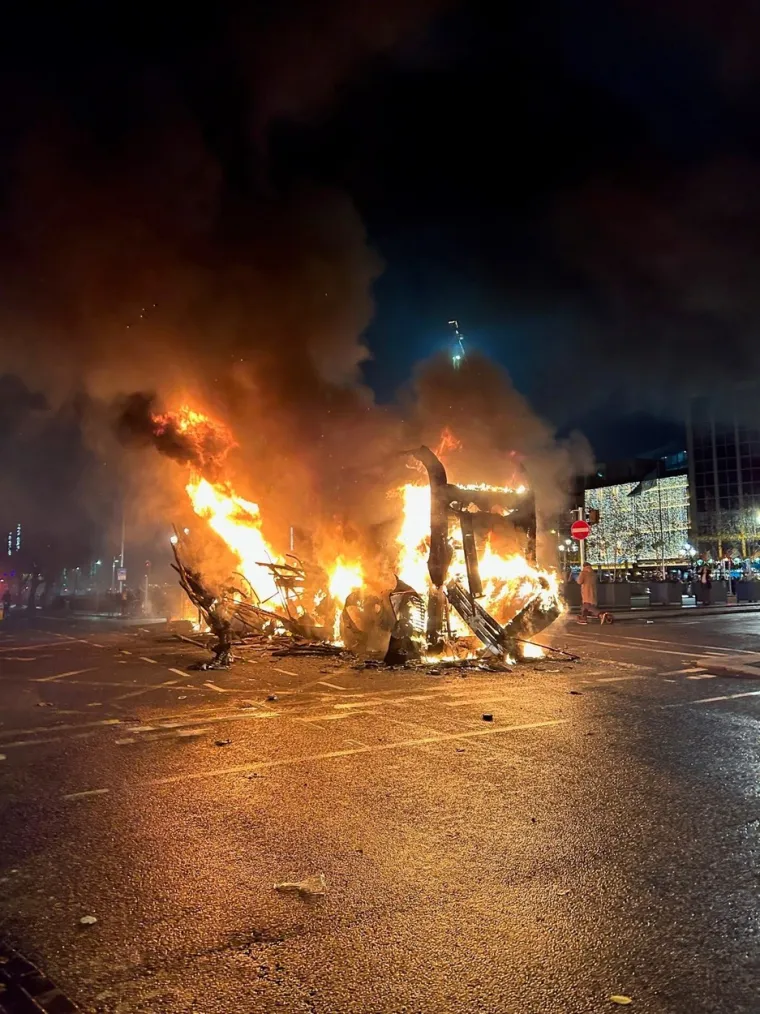 FOTO Nestvarne scene u Dublinu! Policija: 'Potpuna huliganska luđačka frakcija' pljačka trgovine