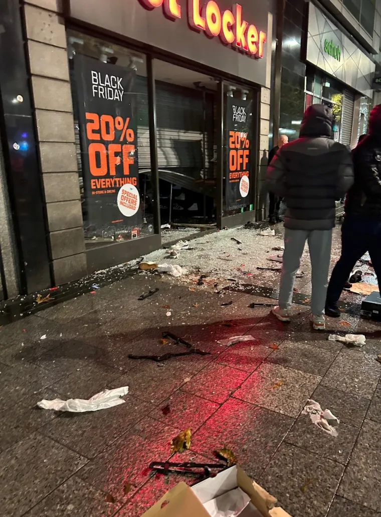 FOTO Nestvarne scene u Dublinu! Policija: 'Potpuna huliganska luđačka frakcija' pljačka trgovine