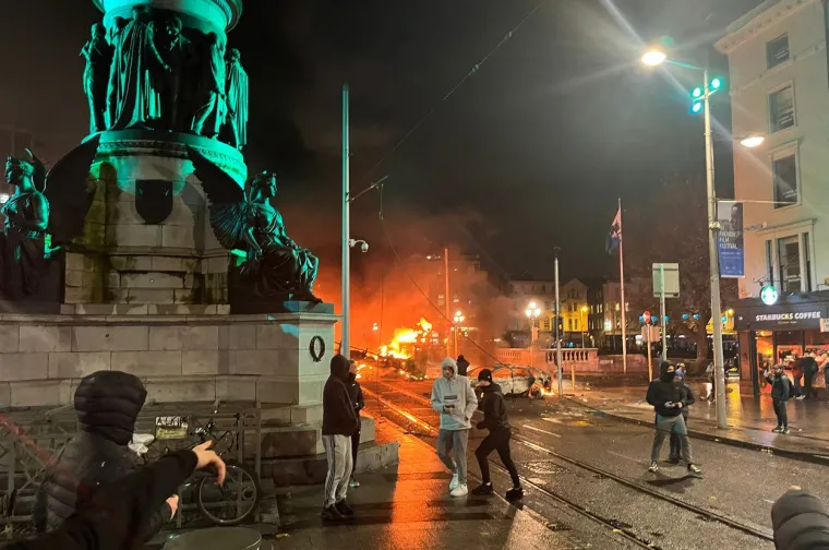 FOTO Nestvarne scene u Dublinu! Policija: 'Potpuna huliganska luđačka frakcija' pljačka trgovine