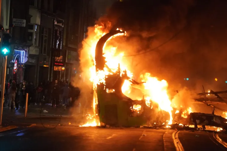FOTO Nestvarne scene u Dublinu! Policija: 'Potpuna huliganska luđačka frakcija' pljačka trgovine