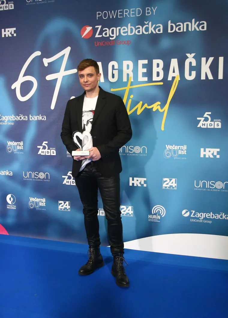 Zagrebačka Tvornica zakuhala od vrelog performansa: Superseksi plesačice ukrale šou Marku Kutliću, ovo se ne viđa svaki dan!