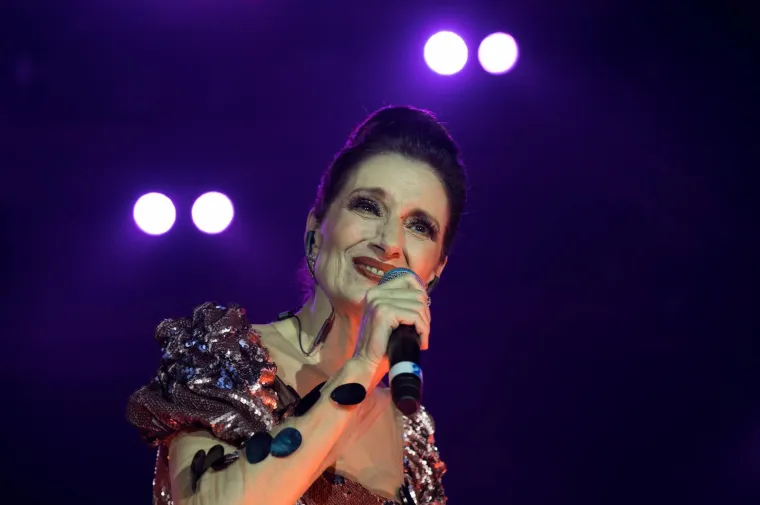 Briljantan nastup Doris Dragović u krcatoj Areni Zagreb!  Posebno emotivno je bilo kad se prisjetila pokojnog kolege...