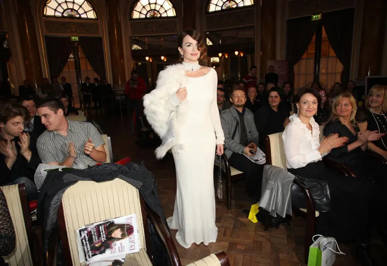 Prije punih 15 godina Severini su 'letjele tridesete', a kako li je samo blistala na premijeri spota! Svi su je gutali pogledima