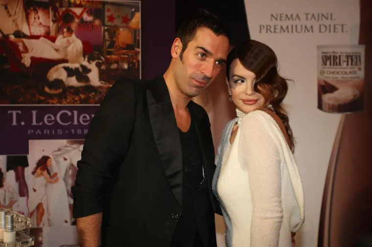 Prije punih 15 godina Severini su 'letjele tridesete', a kako li je samo blistala na premijeri spota! Svi su je gutali pogledima