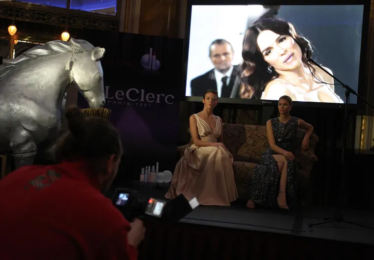 Prije punih 15 godina Severini su 'letjele tridesete', a kako li je samo blistala na premijeri spota! Svi su je gutali pogledima