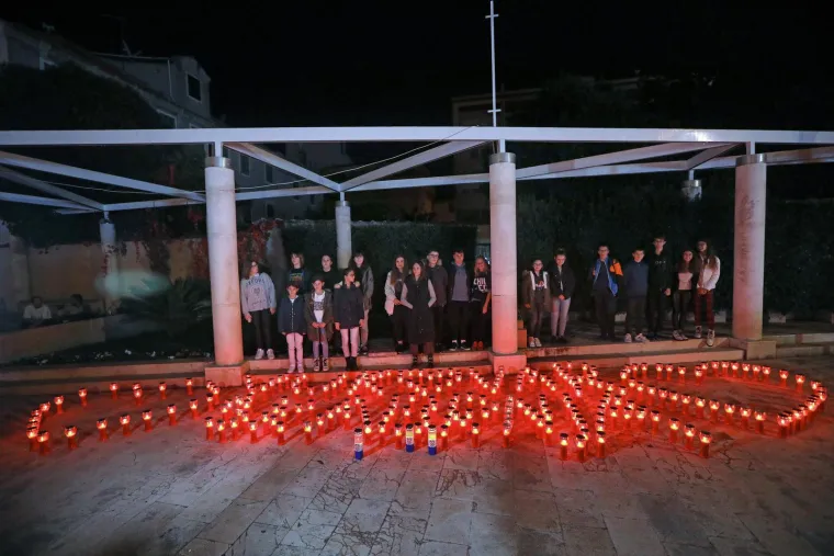 Na ovakvom travnjaku u srijedu se igrala utakmica osmine finala Hrvatskog kupa