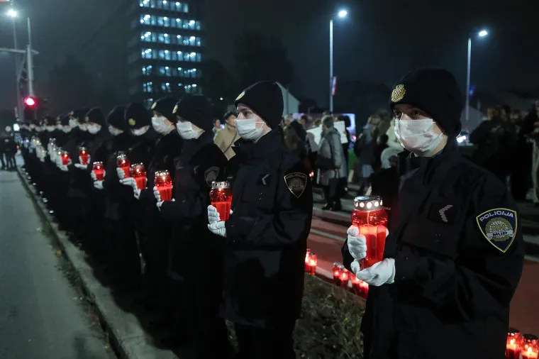 Na ovakvom travnjaku u srijedu se igrala utakmica osmine finala Hrvatskog kupa